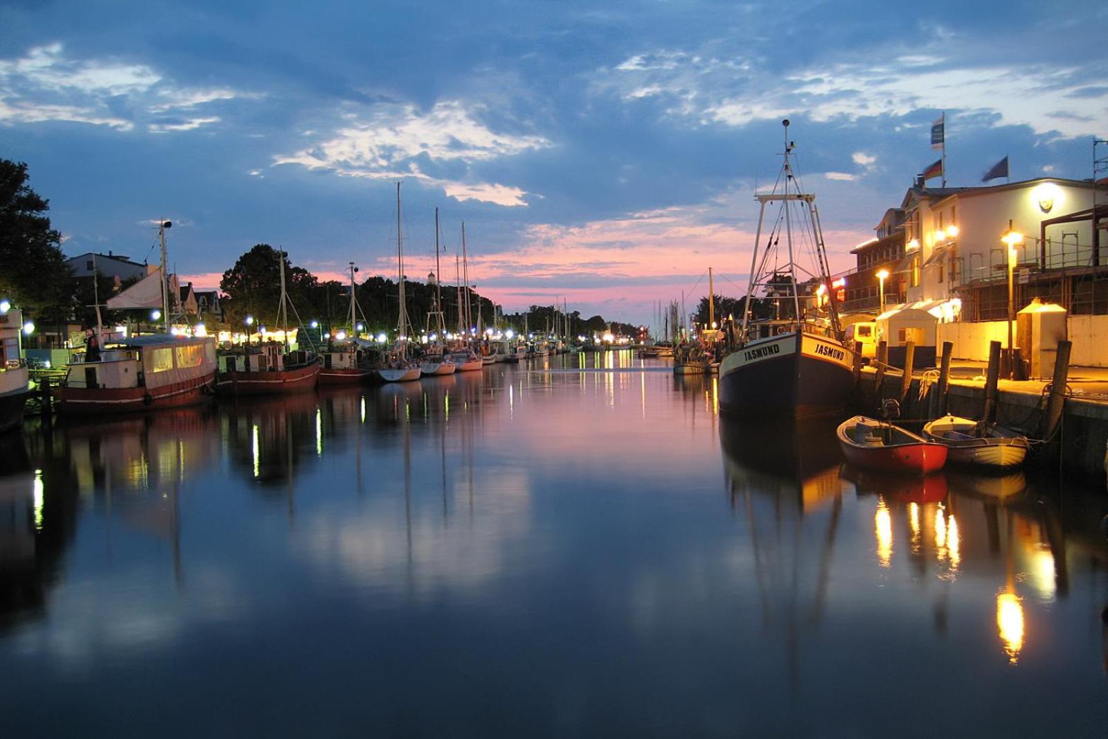 Strandmuschel, Ca 100M Z. Alten Strom Rostock Buitenkant foto